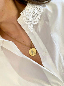 Collier une Médaille Lettre Initiale Fleurs