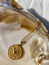 Charger l&#39;image dans la galerie, Collier médaille astro Stella