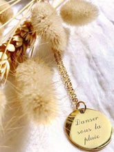 Charger l&#39;image dans la galerie, Collier une Médaille &quot;Danser sous la pluie&quot;
