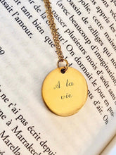 Charger l&#39;image dans la galerie, Collier une Médaille « A la vie »
