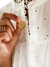 Charger l&#39;image dans la galerie, Collier une Médaille &quot;Fureur de vivre&quot;