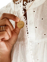 Charger l&#39;image dans la galerie, Collier une Médaille « Culottée »