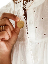 Charger l&#39;image dans la galerie, Collier une Médaille &quot;Maintenant ou jamais&quot;